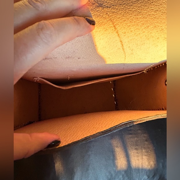 100% Handmade Floral carved Leather Bag - Picture 10 of 12